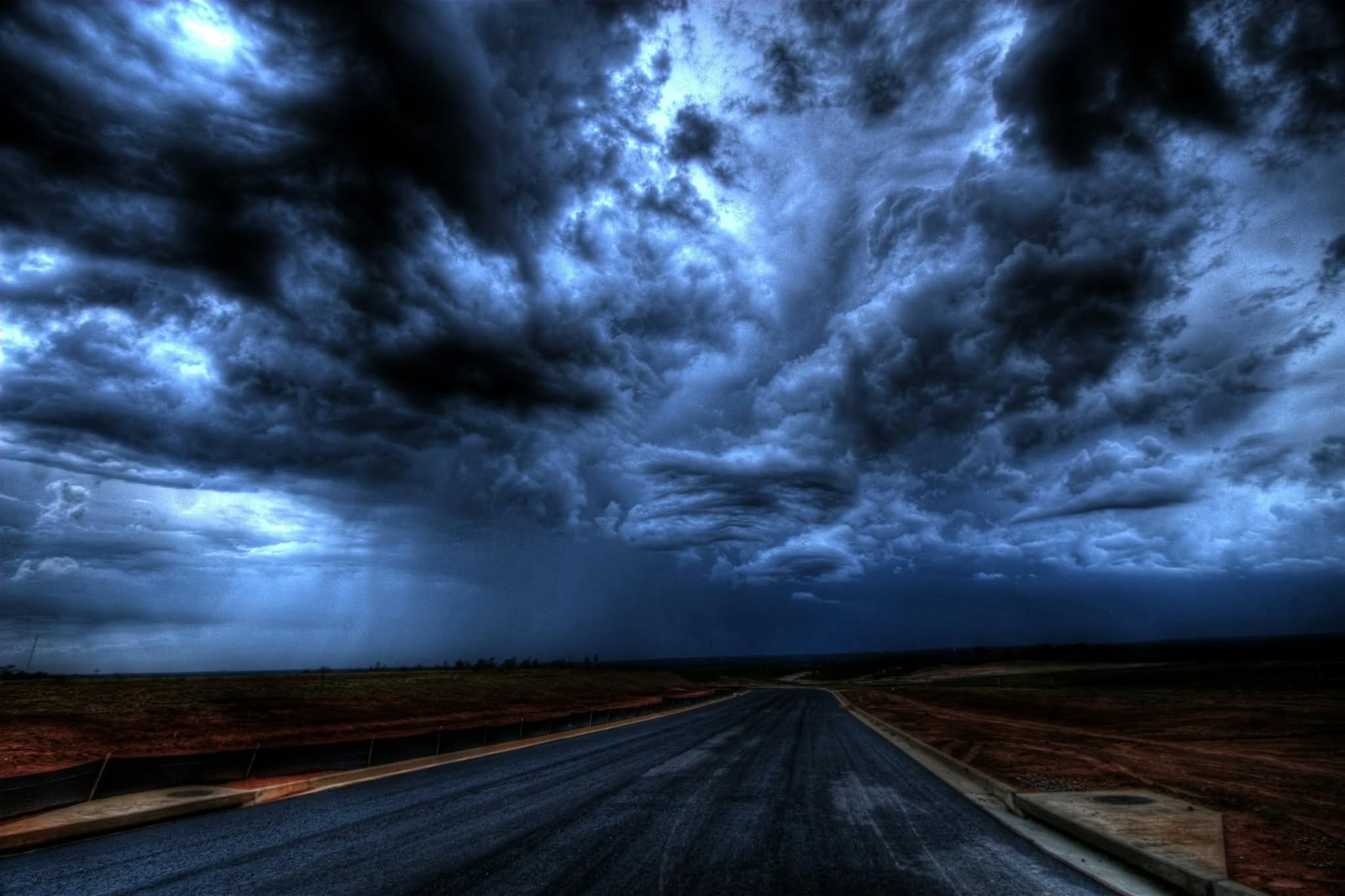 Atmosferische situatie met convectieve wolkenformaties